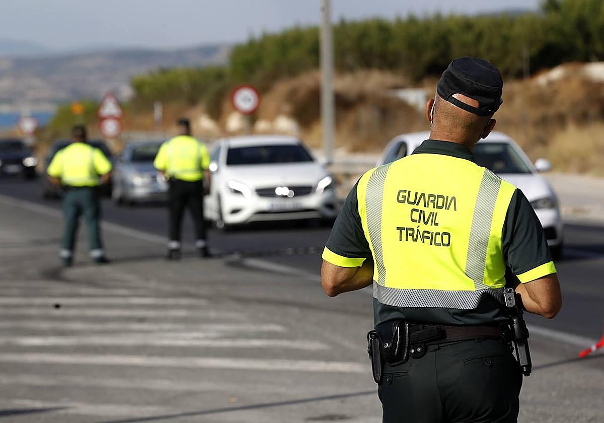 La Guardia Civil investiga la muerte de un hombre hallado en una carretera de Lorca