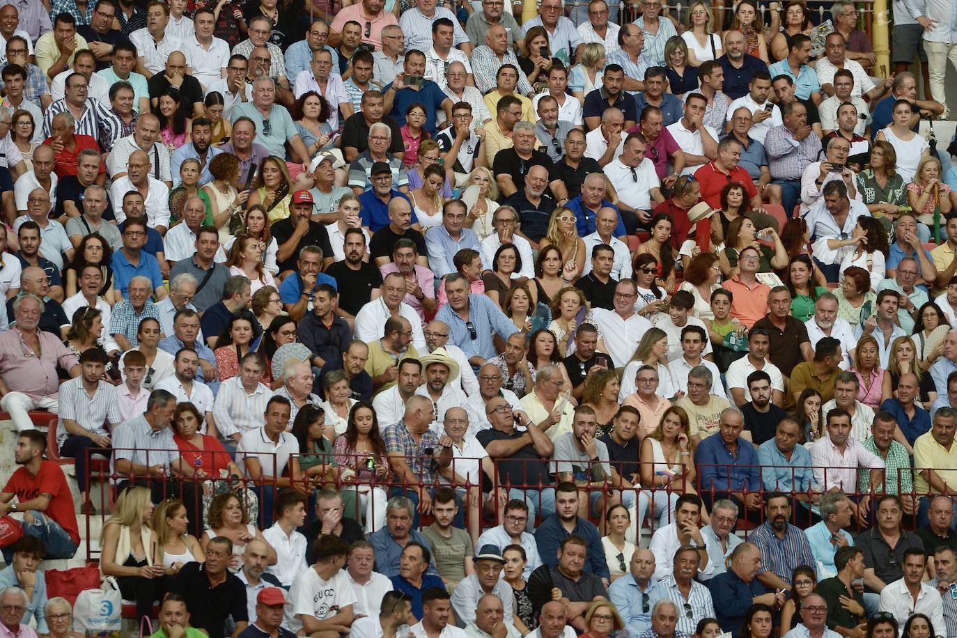 Las imágenes de los asistentes a la corrida de La Romería