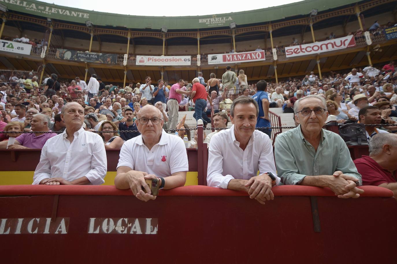 Las imágenes de los asistentes a la corrida de La Romería