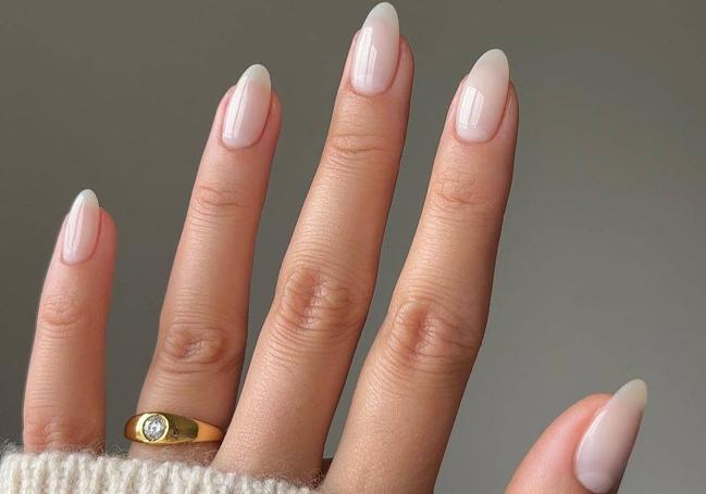 Uñas 'milky'.