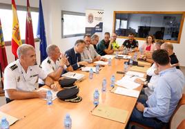 Reunión de la junta local de seguridad presidida por el alcalde.