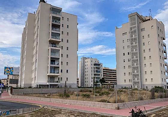 Parcela sobre la que edificará el nuevo pabellón de La Mata.