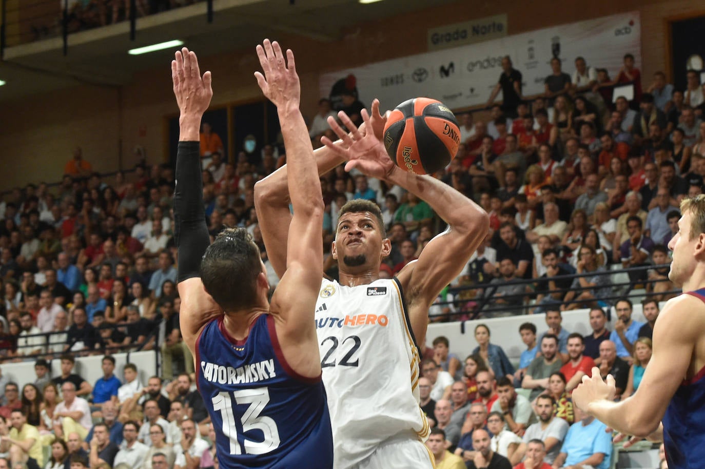 La victoria del Madrid ante el Barcelona en la Supercopa, en imágenes