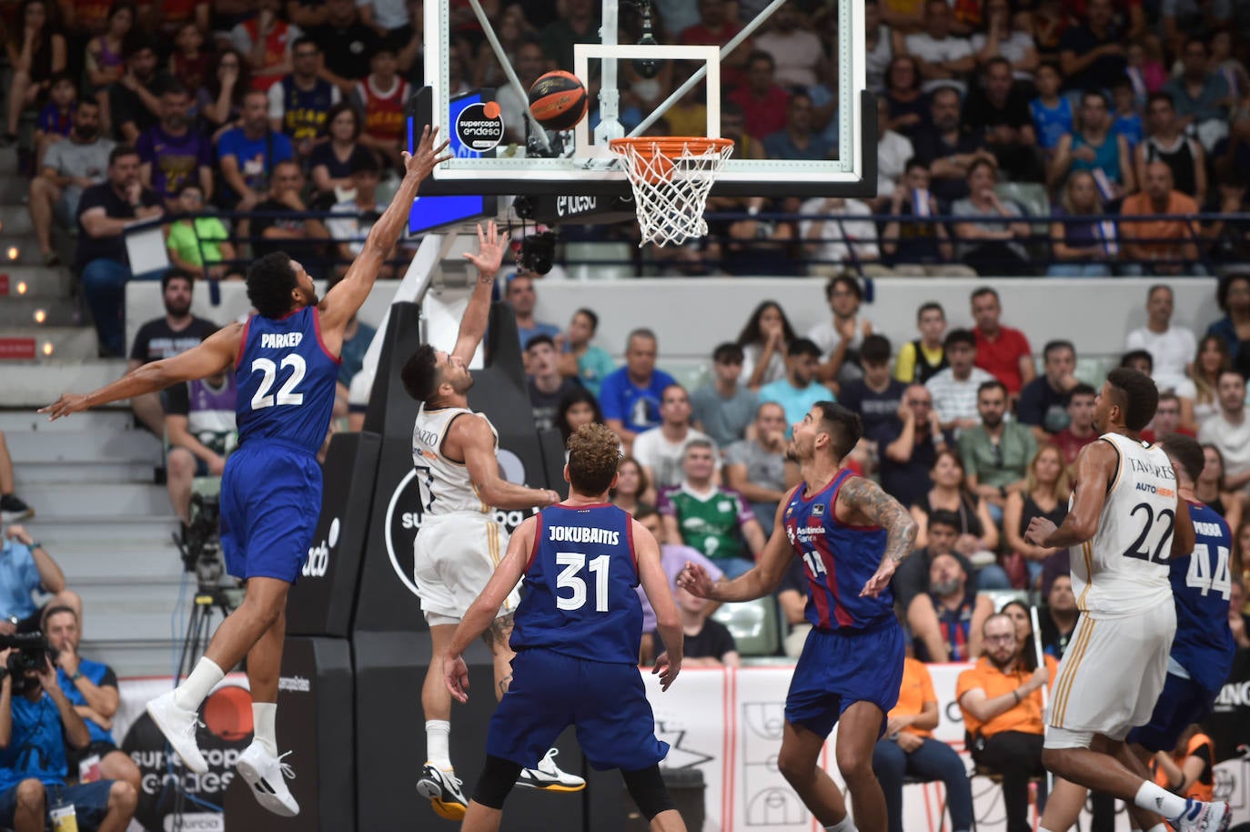 La victoria del Madrid ante el Barcelona en la Supercopa, en imágenes