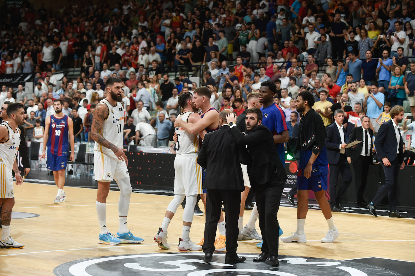 La victoria del Madrid ante el Barcelona en la Supercopa, en imágenes