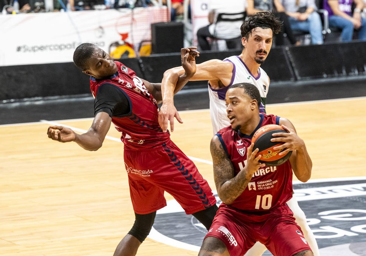 Caupain protege el balón, durante la semifinal de este sábado ante Unicaja.