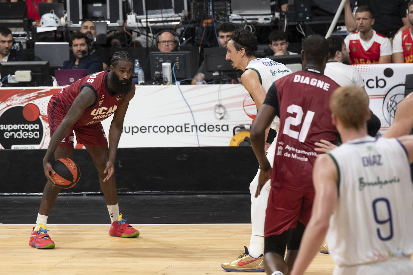 La derrota del UCAM Murcia ante Unicaja en las semifinales de la Supercopa, en imágenes