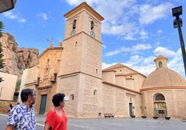 Reloj parado en la Iglesia de San Lázaro, en Alhama de Murcia.