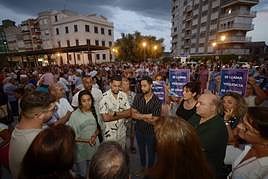 Las imágenes de la concentración en Cieza en recuerdo de Hanane