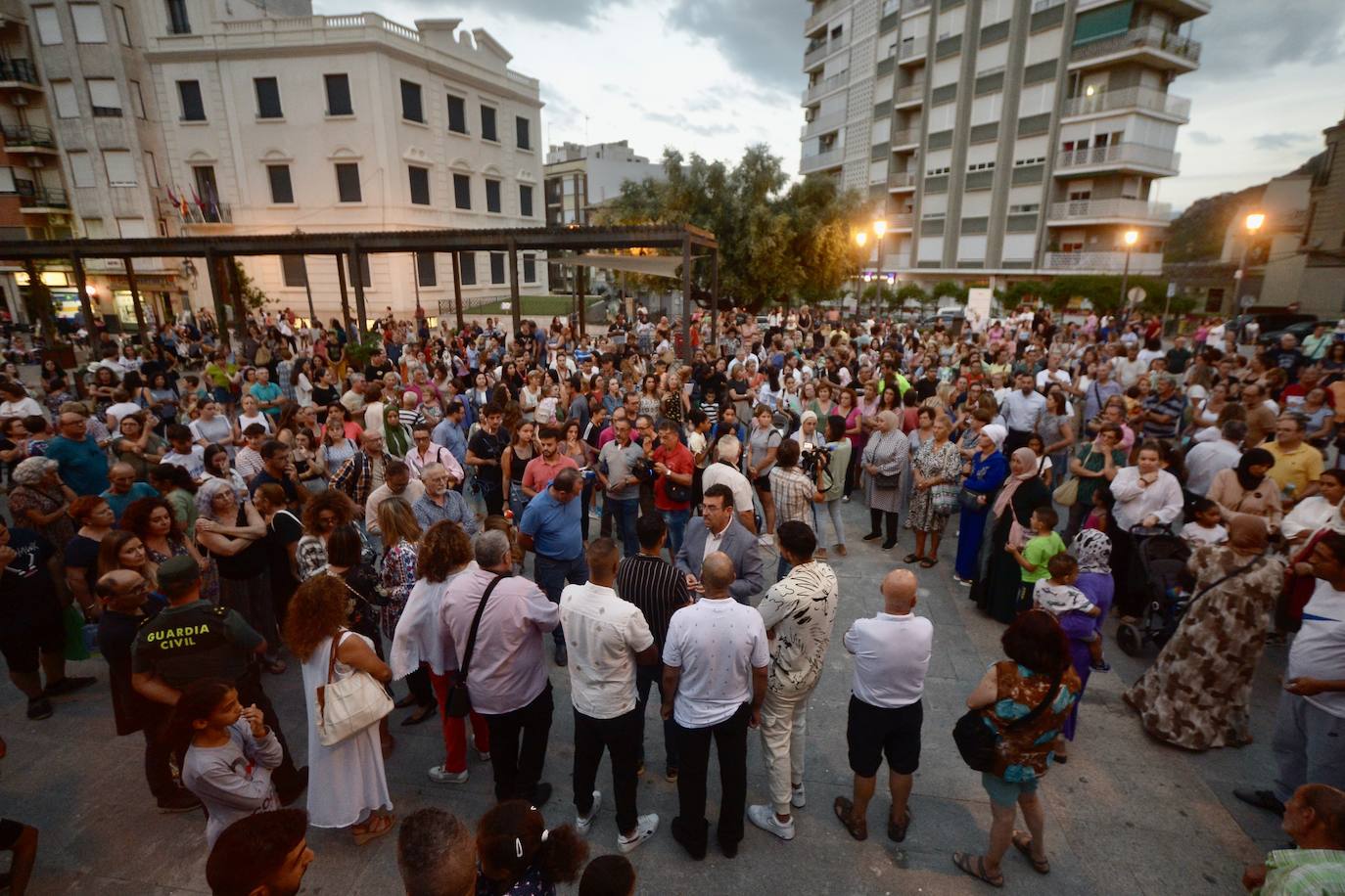 Las imágenes de la concentración en Cieza en recuerdo de Hanane