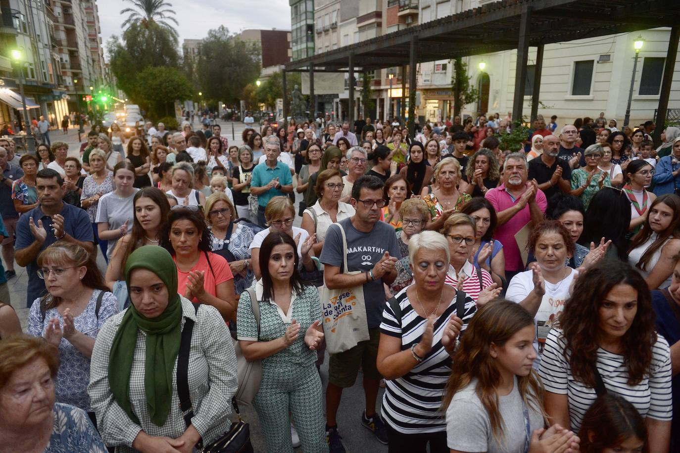 Las imágenes de la concentración en Cieza en recuerdo de Hanane