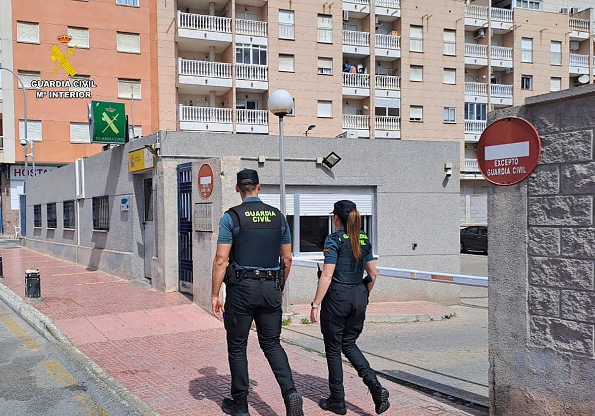 Agentes de la Guardia Civil de Torrevieja