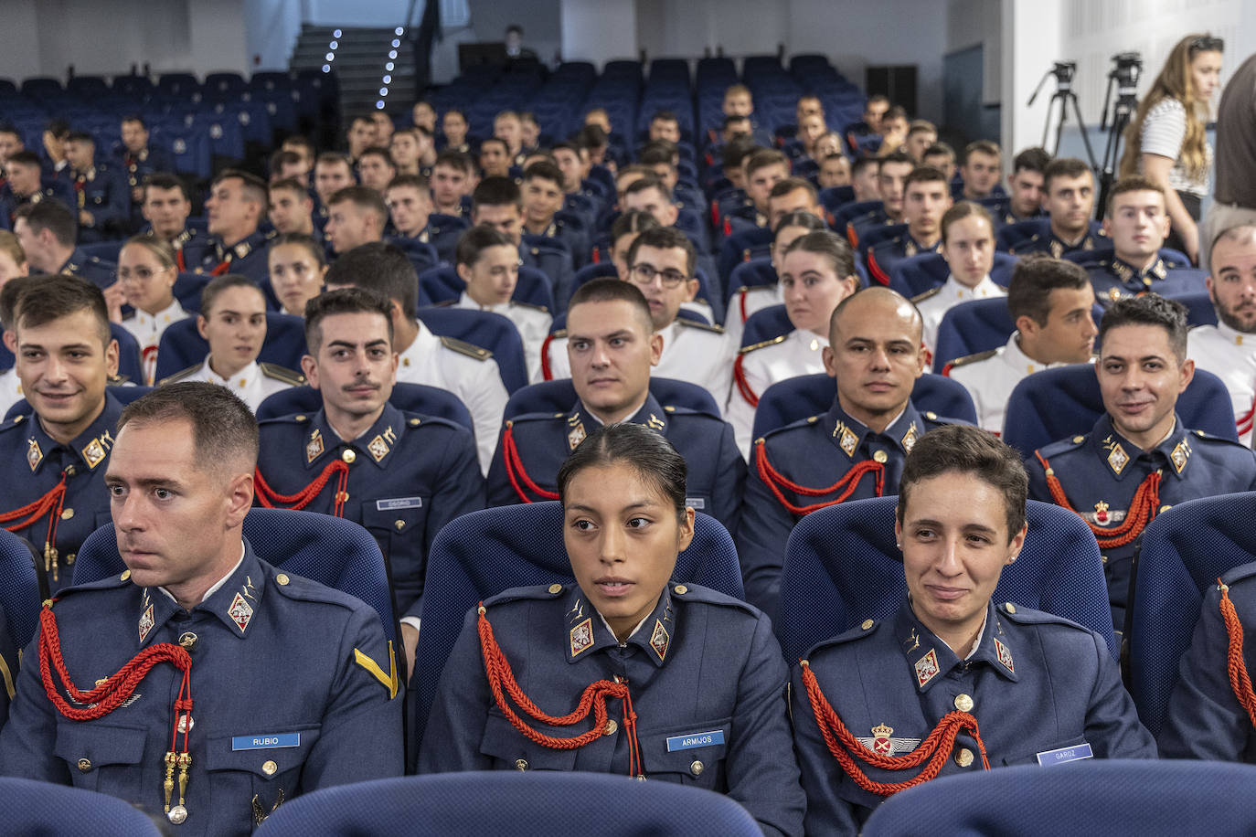 La visita de la ministra Robles a la inauguración del curso académico de la AGA, en imágenes