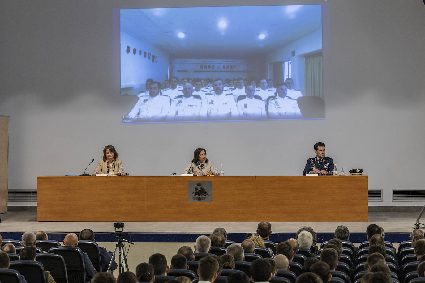 La visita de la ministra Robles a la inauguración del curso académico de la AGA, en imágenes
