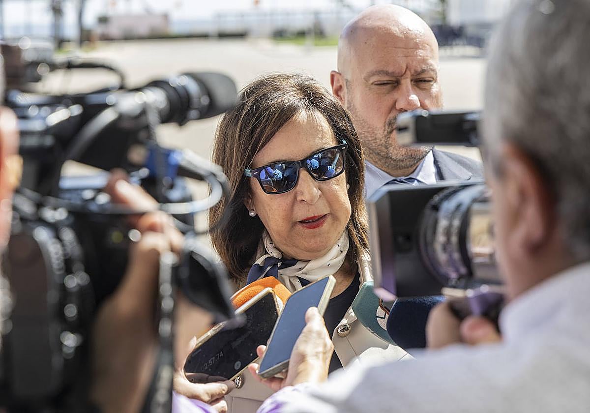 La visita de la ministra Robles a la inauguración del curso académico de la AGA, en imágenes