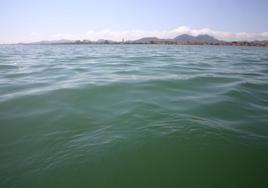 Imagen de archivo del agua del Mar Menor.