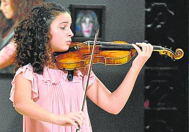 Sofía Guillamón, una niña murciana de 11 años, arrancó los aplausos del público con su dulzura al violín.
