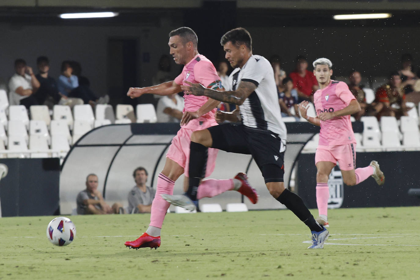 El partido del Cartagena frente al Eibar, en imágenes
