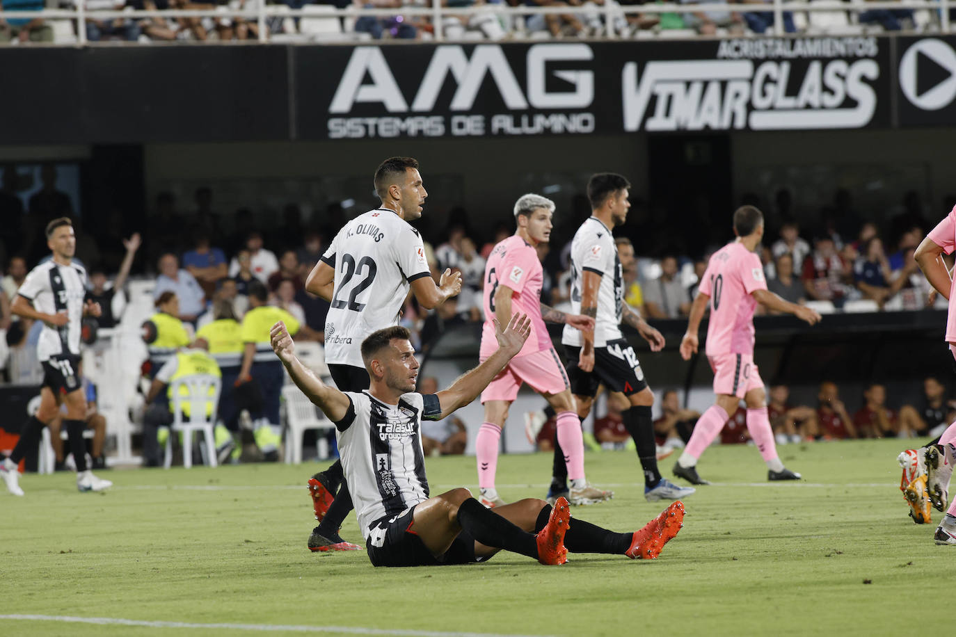 El partido del Cartagena frente al Eibar, en imágenes