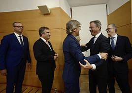 Luis Alberto Marín (i) se abraza a Marcos Ortuño, en la toma de posesión del Gobierno, el pasado 14 de febrero.