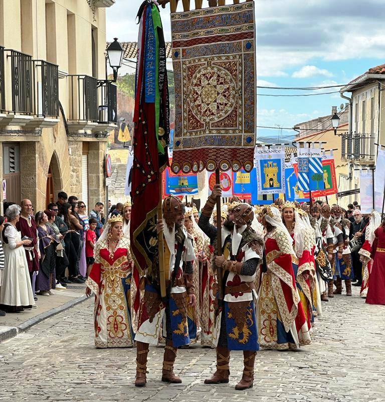 Caballeros y Damas de Navarra brillan en las Fiestas Medievales de Artajona