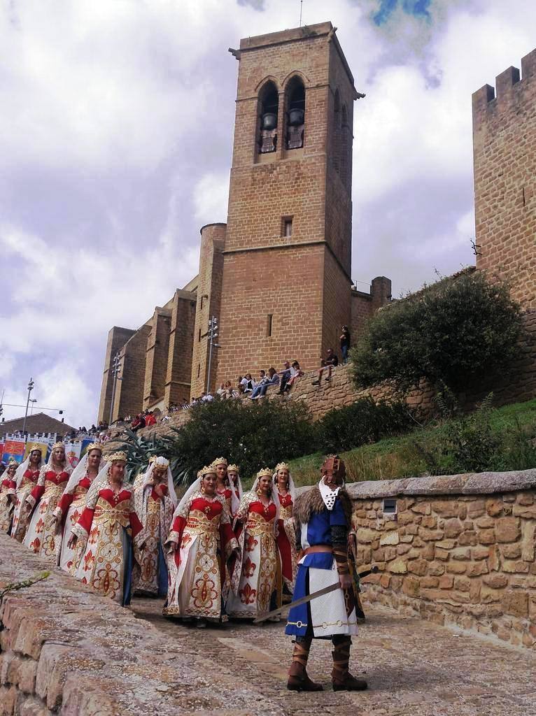 Caballeros y Damas de Navarra brillan en las Fiestas Medievales de Artajona