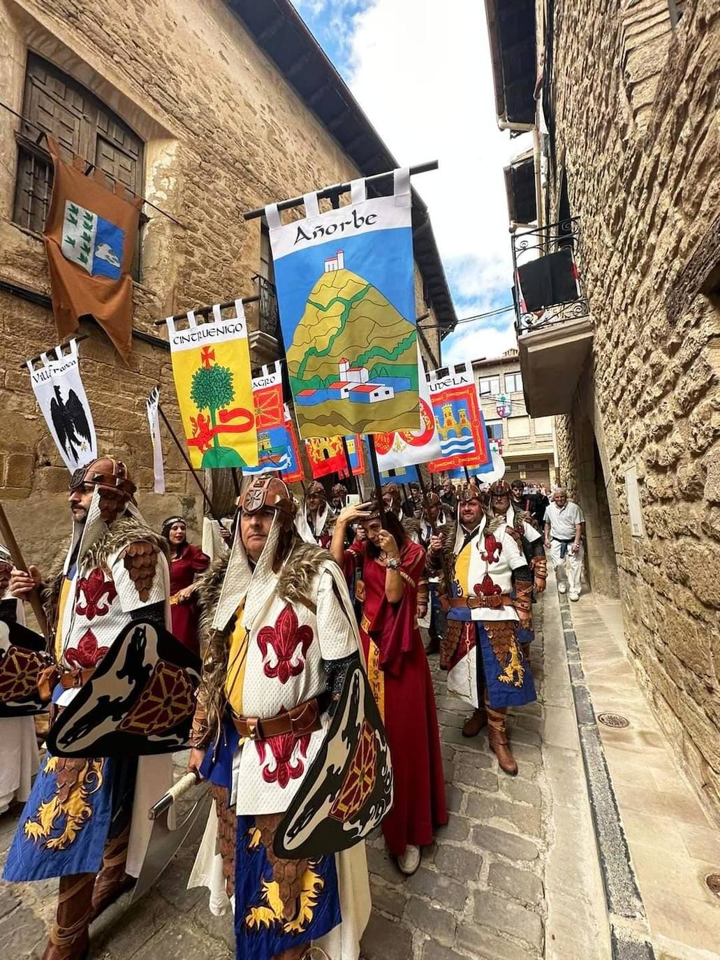 Caballeros y Damas de Navarra brillan en las Fiestas Medievales de Artajona