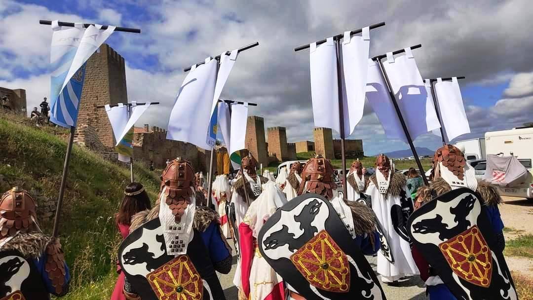 Caballeros y Damas de Navarra brillan en las Fiestas Medievales de Artajona