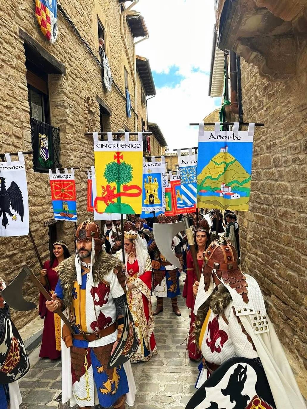 Caballeros y Damas de Navarra brillan en las Fiestas Medievales de Artajona