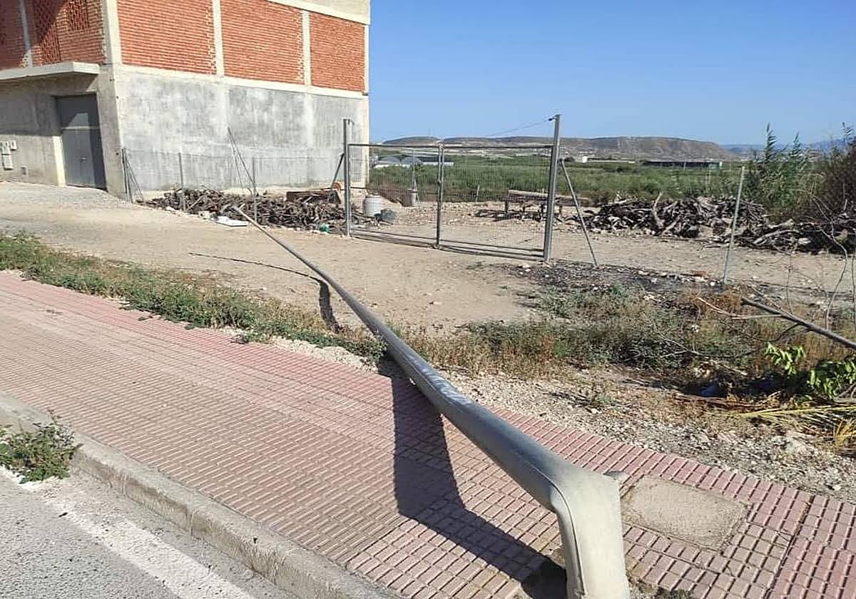 Farola derribada en Yéchar.