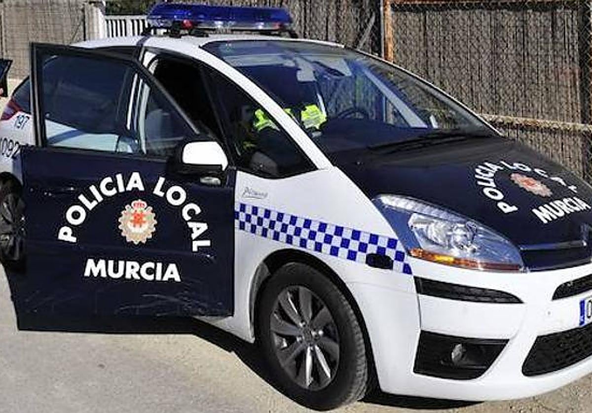 Un vehículo de la Policía Local de Murcia, en una imagen de archivo.