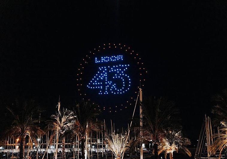 Espéctaculo de drones de Licor 43 sobre el puerto deportivo de Cartagena.