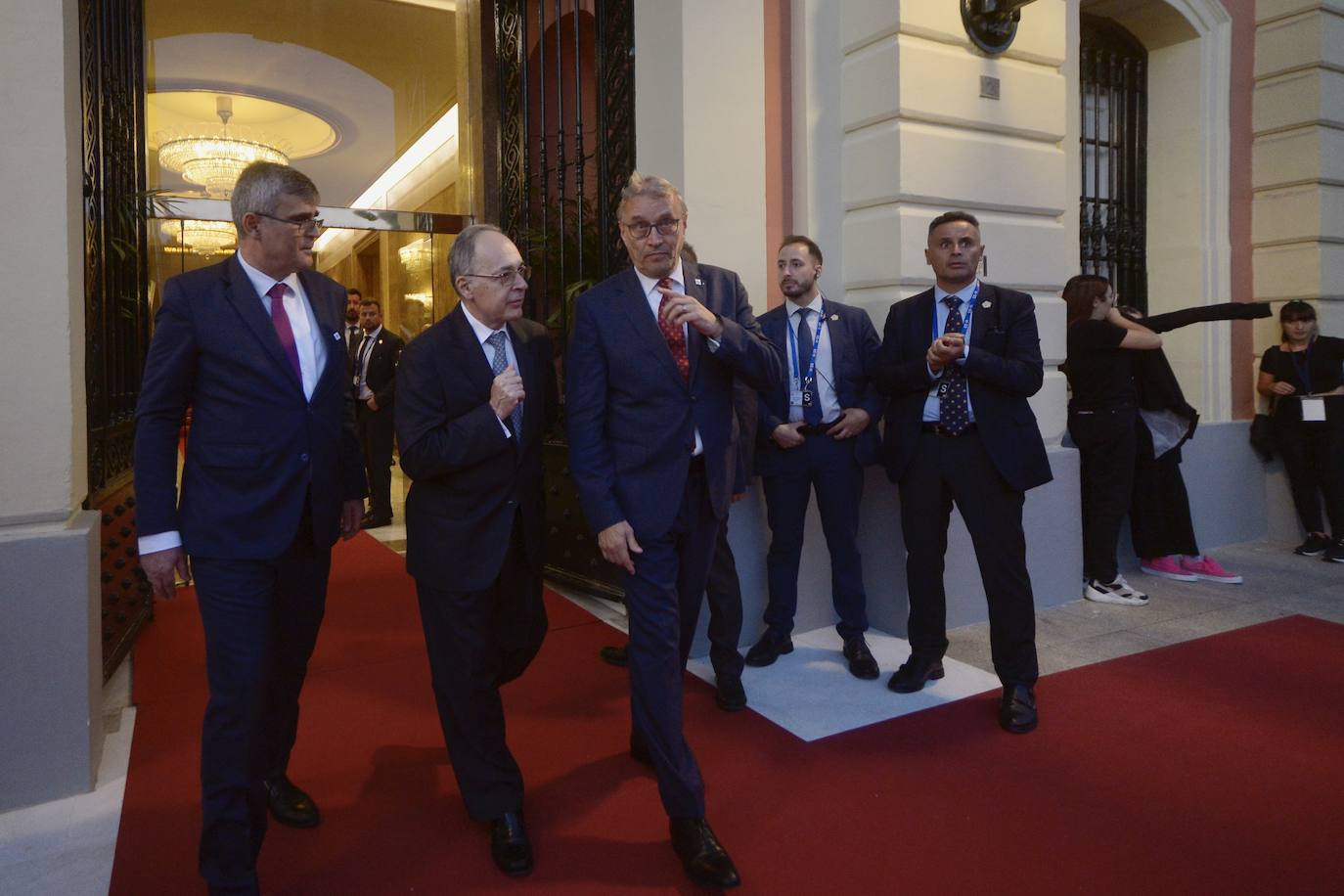 Las imágenes de la llegada de la comitiva de los países miembros de la UE a Murcia