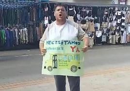 Pedro Hoyos, presidente del AMPA del colegio de educación especial Enrique Viviente de La Unión, tras ser desalojado del Pleno.