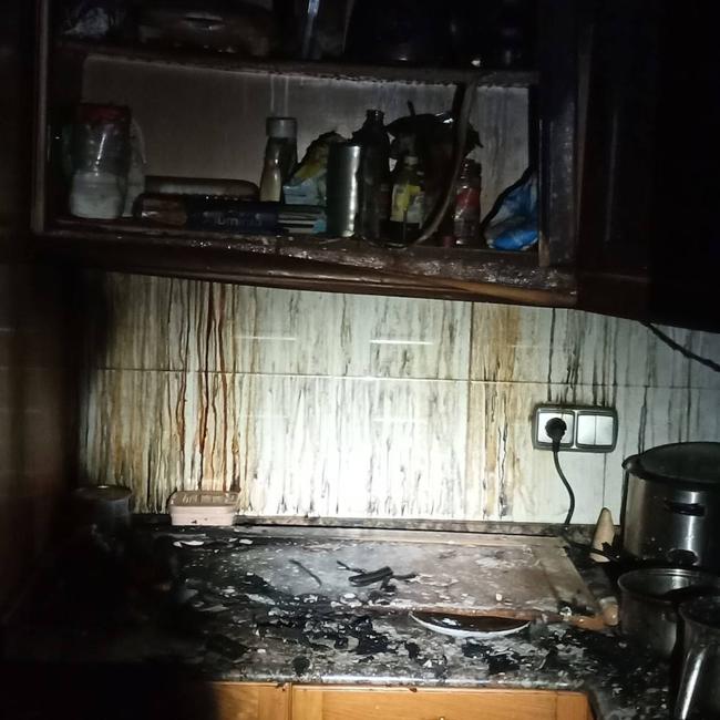 La cocina afectada tras el fuego.