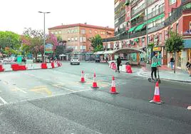 La parada de taxis de la plaza Díez de Revenga, a la derecha, es de las más utilizadas de la ciudad.