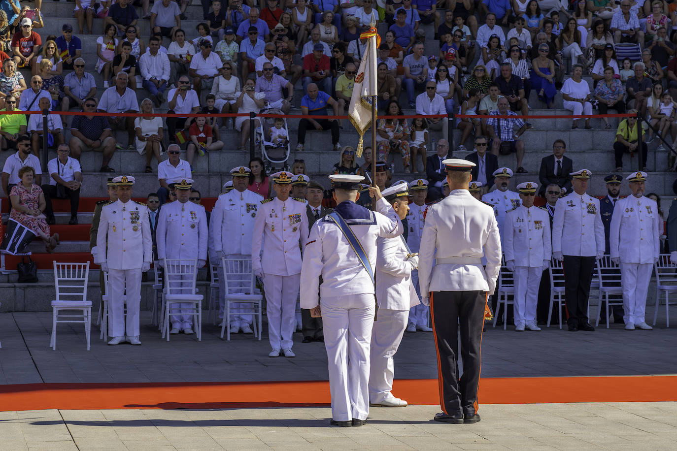 Las imágenes de la jura de bandera para civiles en Águilas