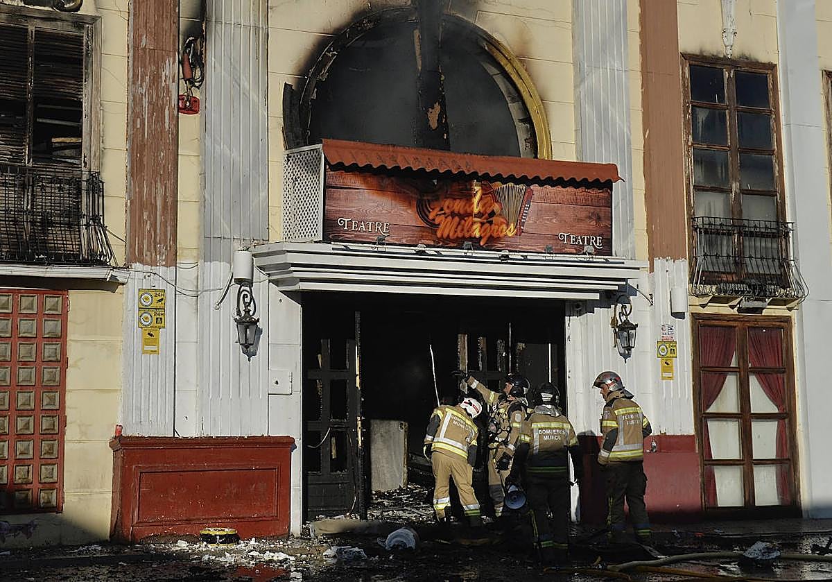 El incendio de tres discotecas de Murcia, en imágenes