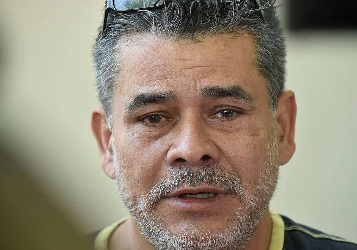 Jairo, padre de una de las desaparecidas en el incendio de Atalayas, este domingo.