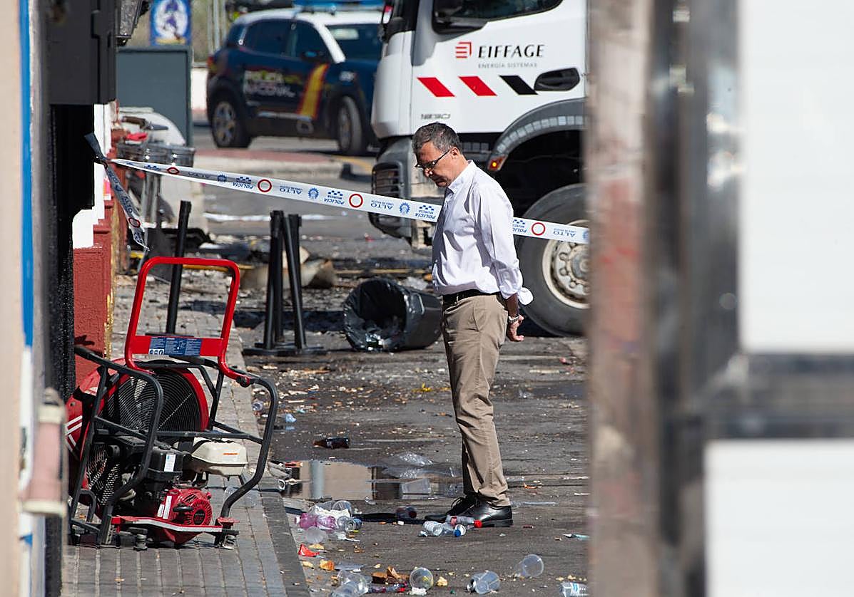 El alcalde de Murcia, José Ballesta, este domingo en la zona del siniestro.