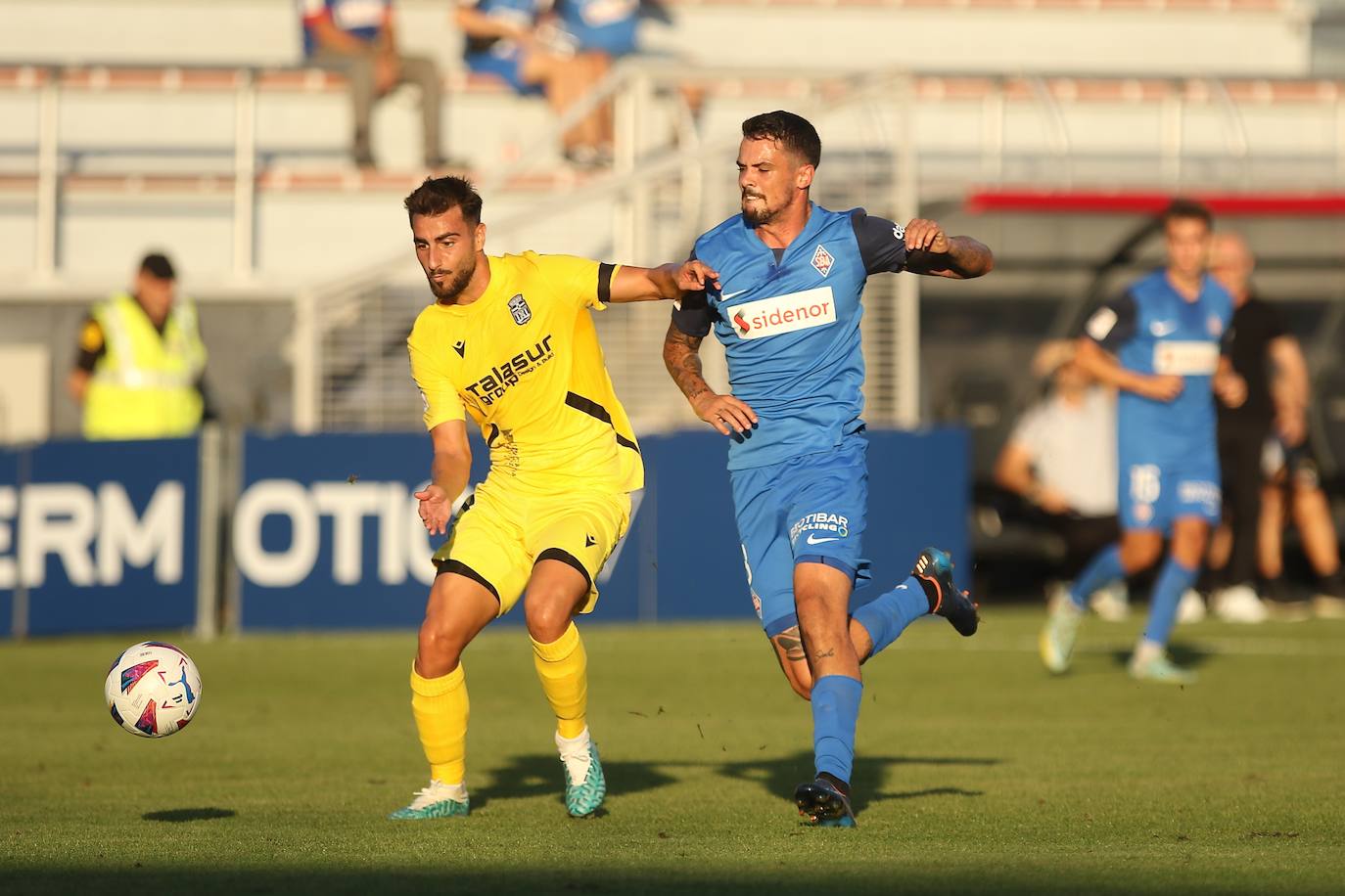 El empate del Cartagena frente al Amorebieta, en imágenes