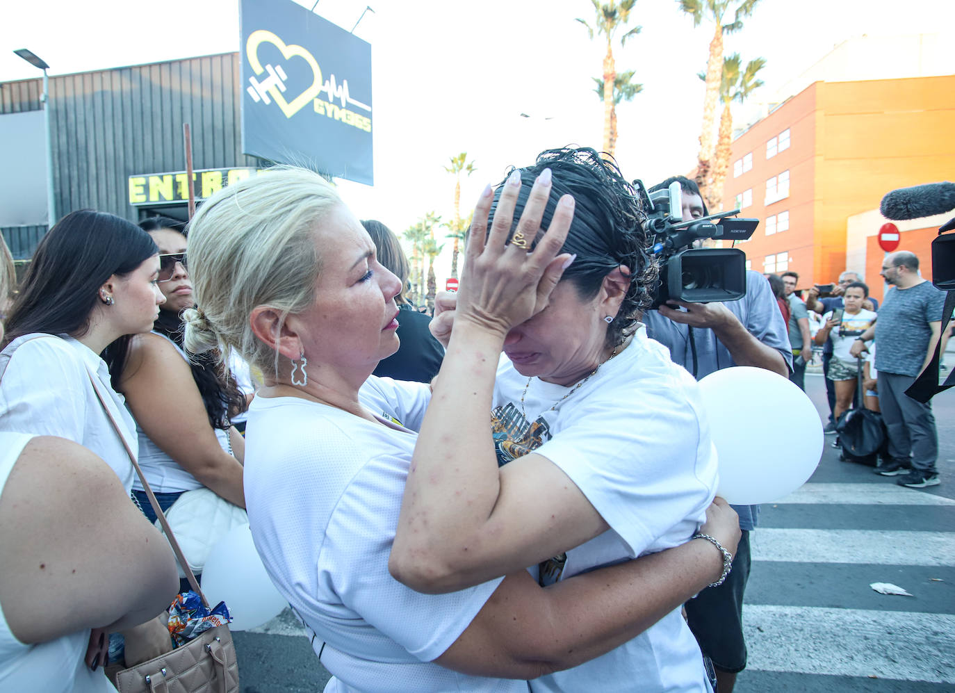 Las imágenes del homenaje a las víctimas de la tragedia de Las Atalayas