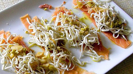 Ensalada de ahumados y gulas
