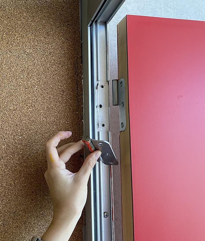 Imagen secundaria 2 - Los padres del colegio Miguel Hernández de Orihuela denuncian falta de mantenimiento en el centro