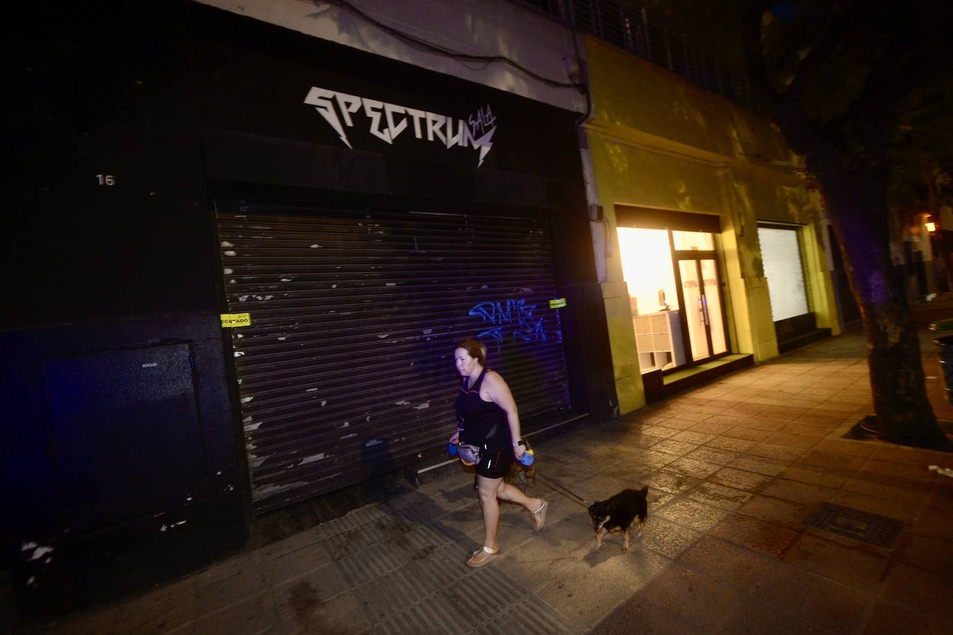 La Policía Local de Murcia precinta la sala Spectrum en Mariano Rojas