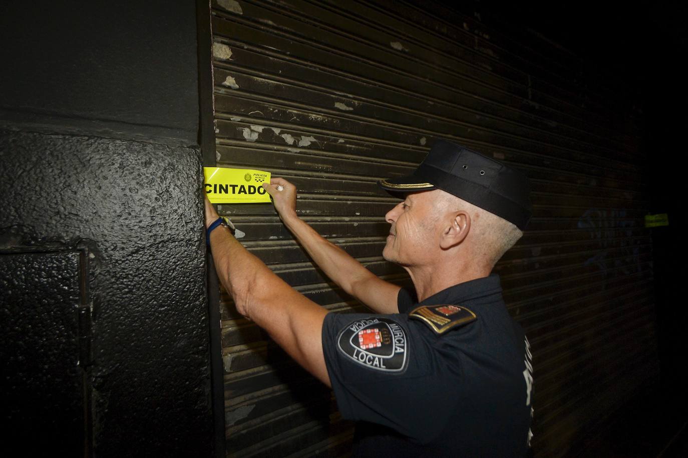 La Policía Local de Murcia precinta la sala Spectrum en Mariano Rojas
