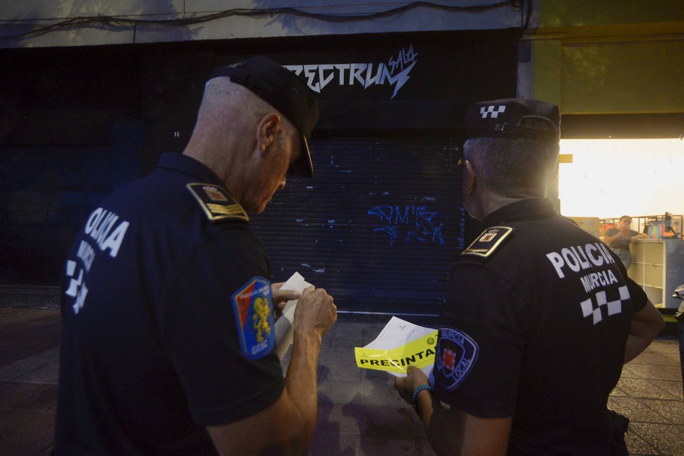 La Policía Local de Murcia precinta la sala Spectrum en Mariano Rojas