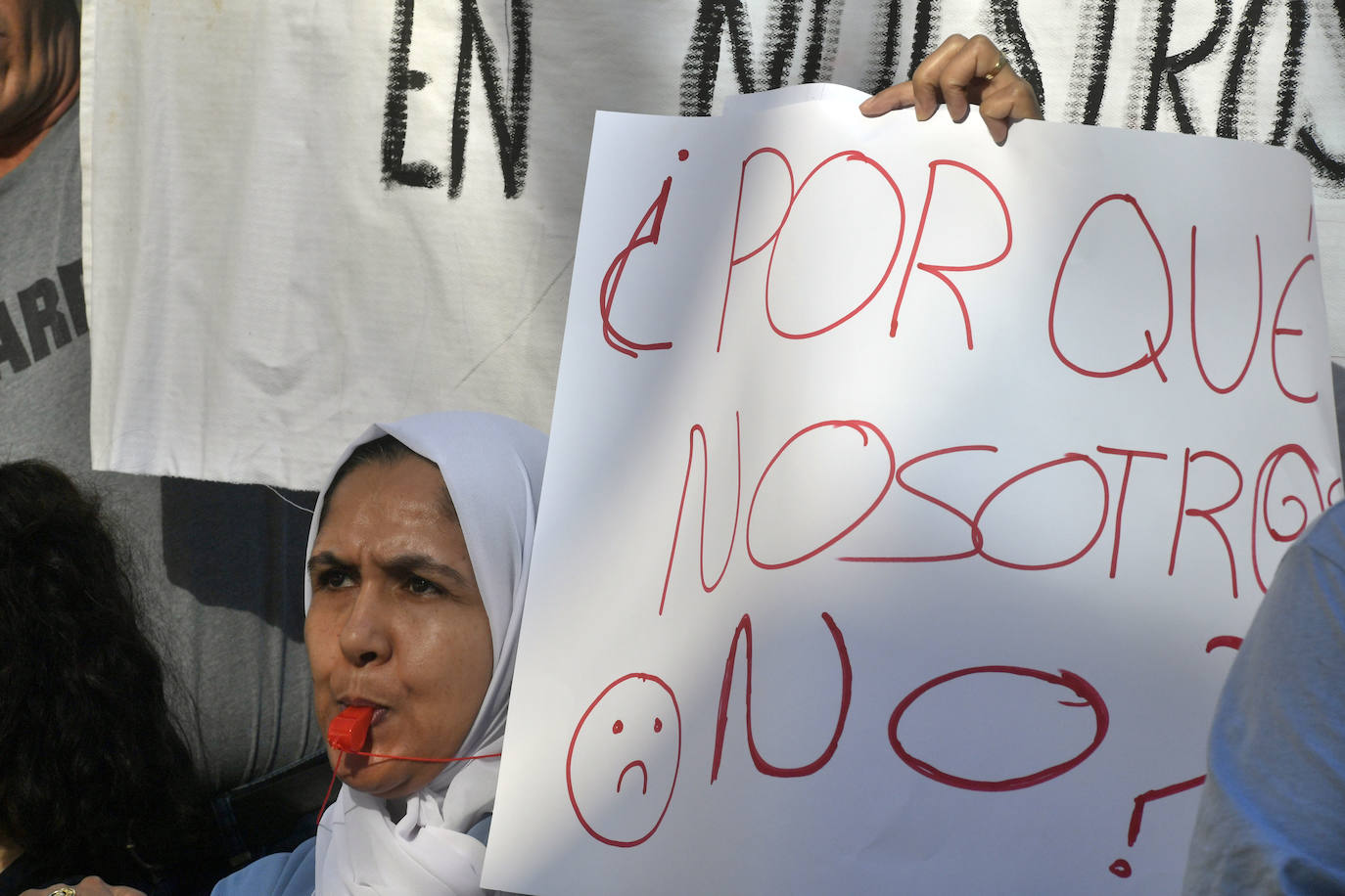 La protesta por la masificación de los centros educativos de Los Alcázares, en imágenes