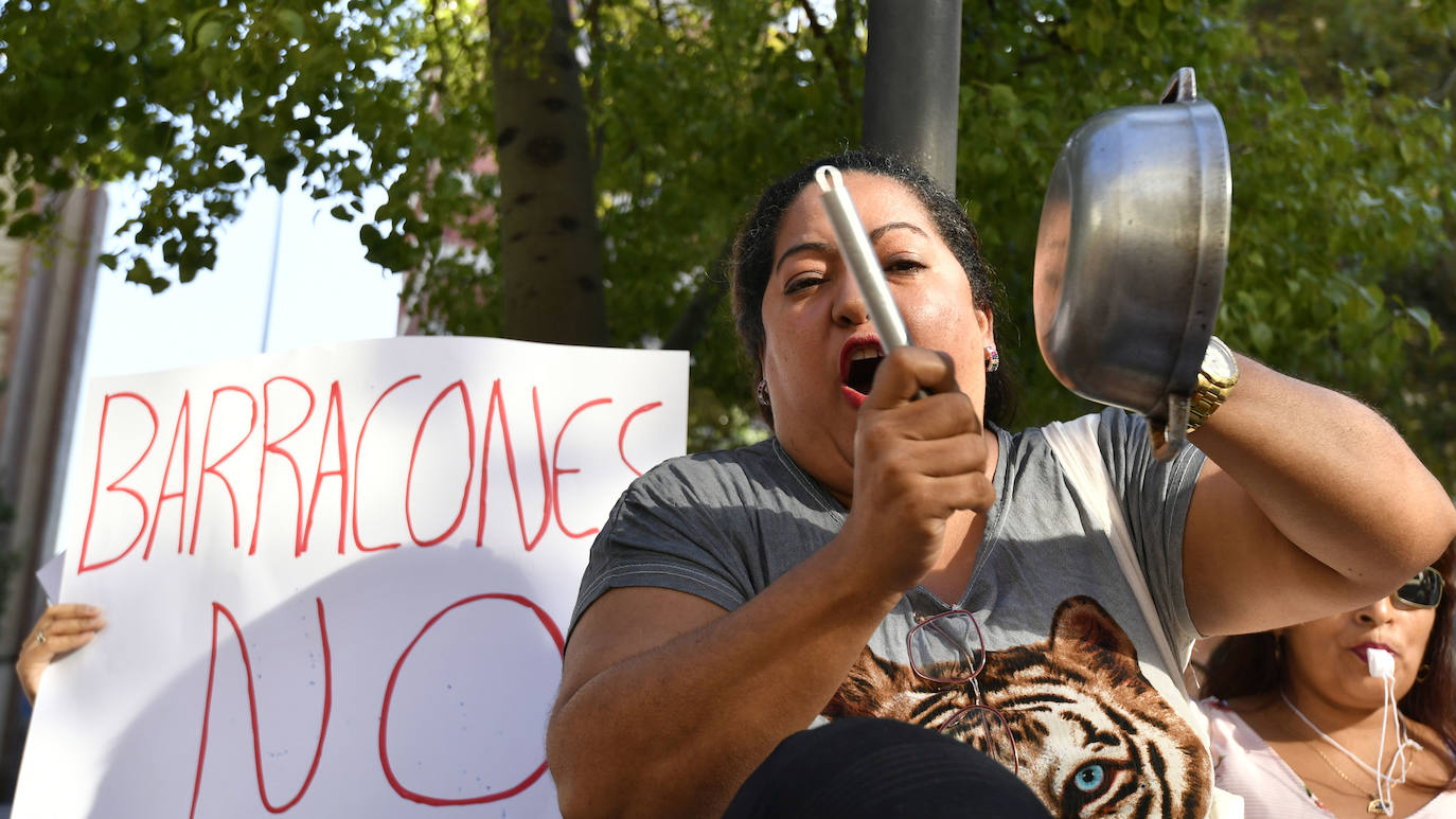 La protesta por la masificación de los centros educativos de Los Alcázares, en imágenes