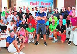 Una gran familia. Un nutrido grupode participantes de la prueba posanjunto al 'marshall' Fernando Latorre.